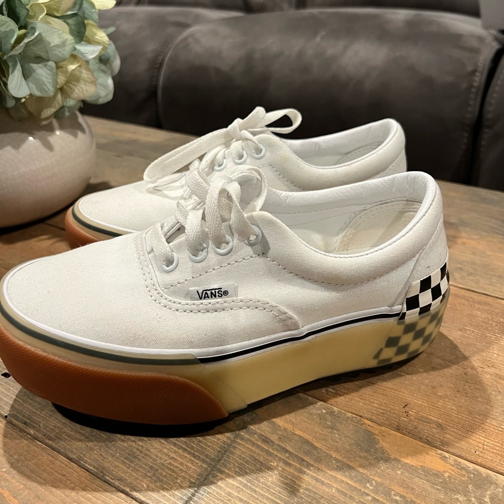 VANS Women’s white checkered Era platform